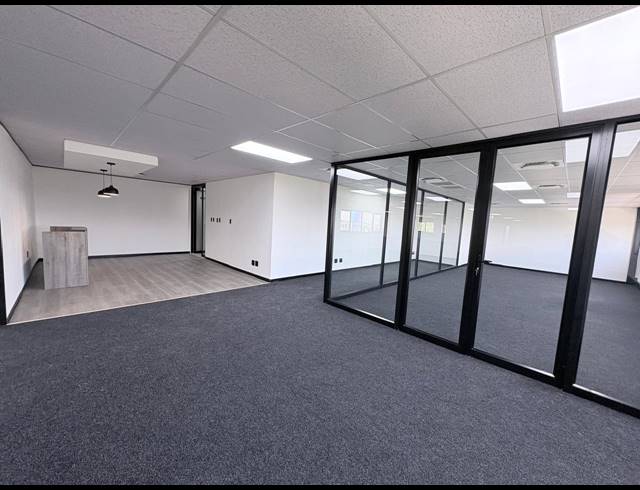 738M² OFFICE TO LET IN MIDRIDGE PARK